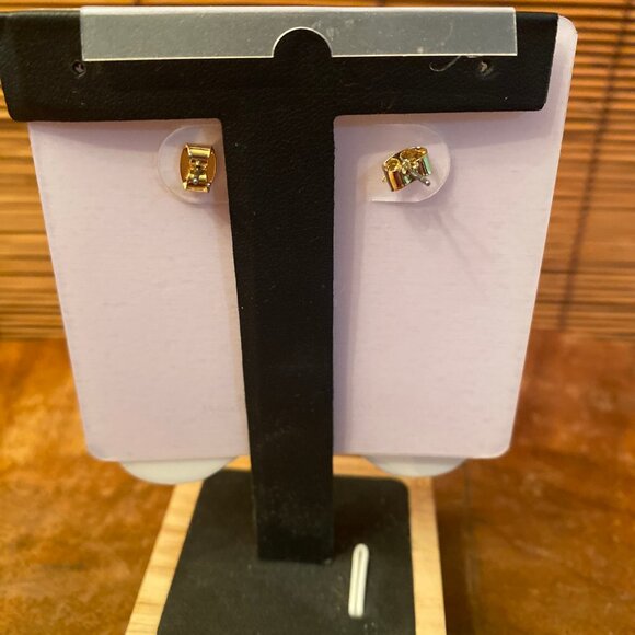 NWT Santa Face Earrings pierced posts - Picture 2 of 2